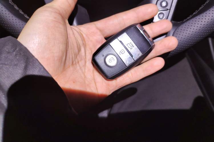 Used Kia Sorento 2013 2.2T 5-Seater Diesel Supreme Edition Vehicle Key