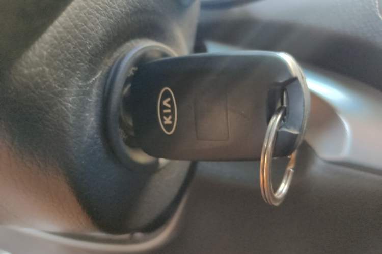 Used Kia Sorento 2013 2.4L 7-Seater Gasoline Comfort Version China IV Standard Vehicle Key