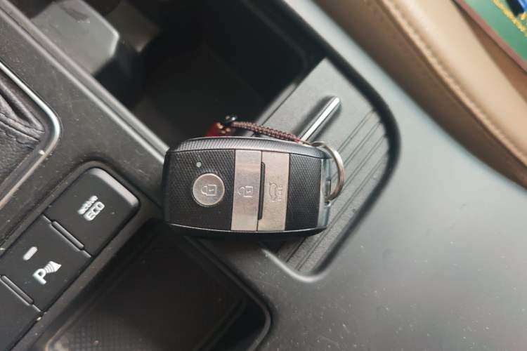 Used Kia Sorento 2013 2.4L 5-Seater Gasoline Supreme Edition China V Standard Vehicle Key