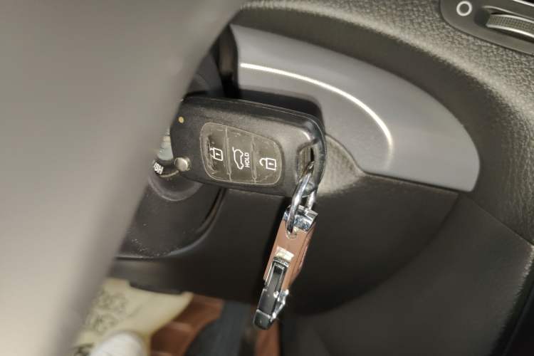Used Kia Sorento 2013 2.4L 5-Seater Gasoline Comfort Edition Vehicle Key