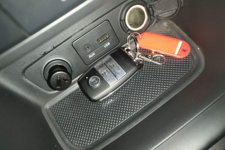 Used Kia Sorento 2013 2.2T 5-Seater Diesel Supreme Edition Vehicle Key
