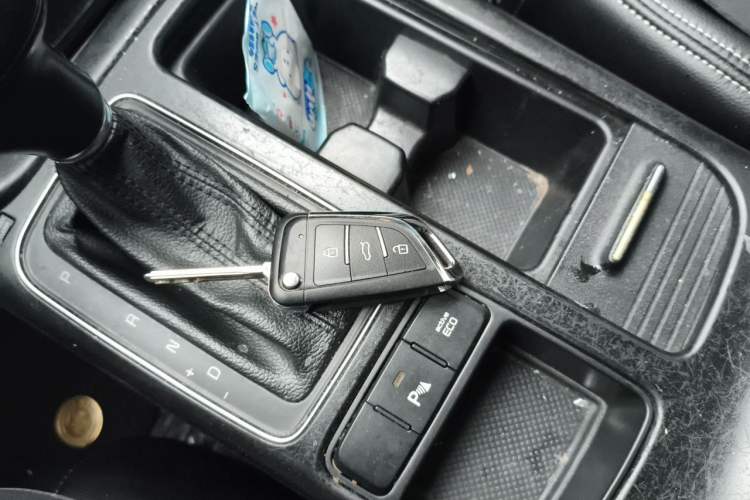 Used Kia Sorento 2013 2.4L 5-Seater Gasoline Comfort Version China IV Standard Vehicle Key