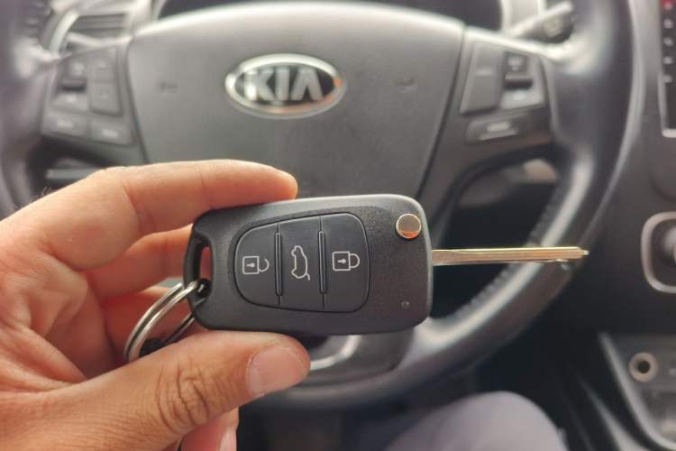 Used Kia Sorento 2013 2.4L 7-Seater Gasoline Comfort Version China IV Standard Vehicle Key