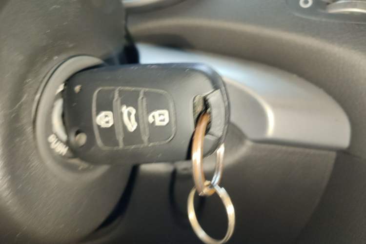 Used Kia Sorento 2013 2.4L 7-Seater Gasoline Comfort Version China IV Standard Vehicle Key