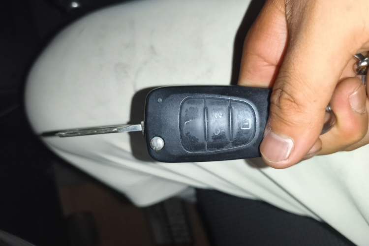 Used Kia Sorento 2013 2.4L 5-Seater Gasoline Comfort Edition Vehicle Key