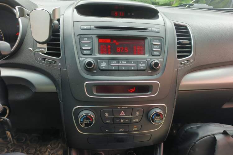 Used Kia Sorento 2013 2.2T 7-seat Diesel Comfort Edition Audio And AC Panel