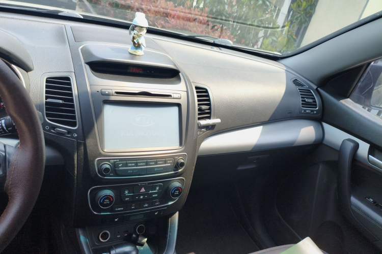 Used Kia Sorento 2013 2.4L 5-seat Gasoline Luxury Edition Audio And AC Panel