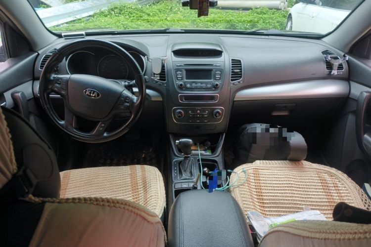 Used Kia Sorento 2013 2.2T 7-seat Diesel Comfort Edition Center Console