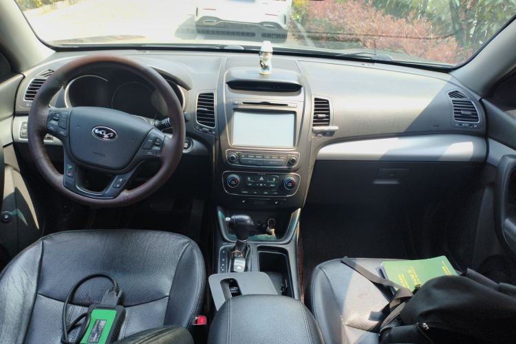 Used Kia Sorento 2013 2.4L 5-seat Gasoline Luxury Edition Center Console