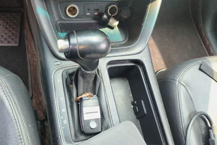 Used Kia Sorento 2013 2.4L 5-seat Gasoline Luxury Edition Gear Lever