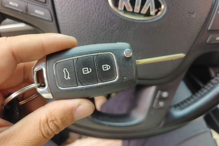 Used Kia Sorento 2013 2.2T 7-seat Diesel Comfort Edition Vehicle Key