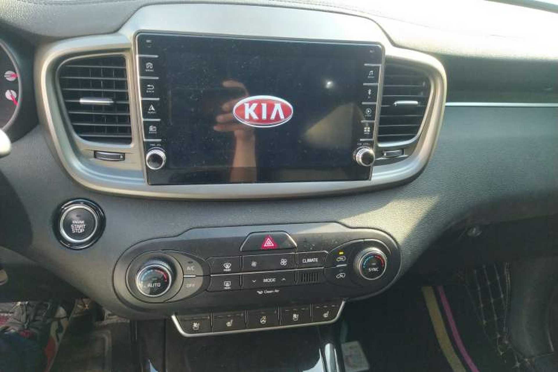 Used Kia Sorento 2015 Sorento L 2.4L Gasoline 4WD Prestige Edition 5 Seats China IV Standard Audio And AC Panel