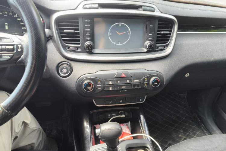 Used Kia Sorento 2015 Sorento L 2.4L Gasoline 4WD Elite Edition 7 Seats China IV Standard Audio And AC Panel