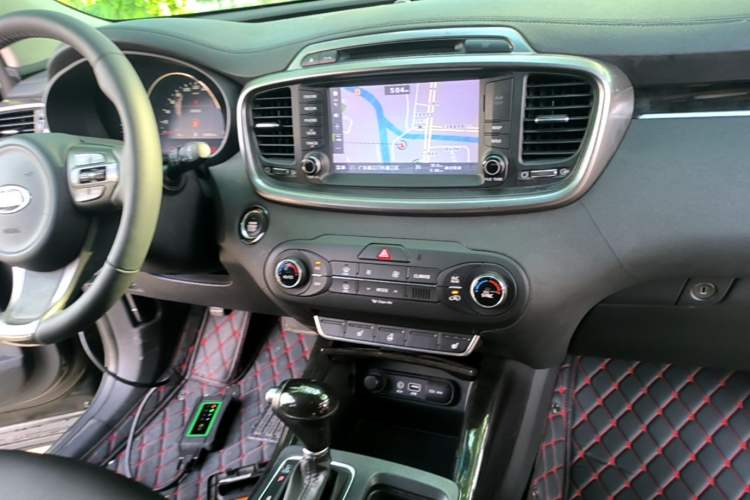 Used Kia Sorento 2015 Sorento L 2.2T Diesel 4WD Elite Edition 7 Seats China IV Standard Audio And AC Panel