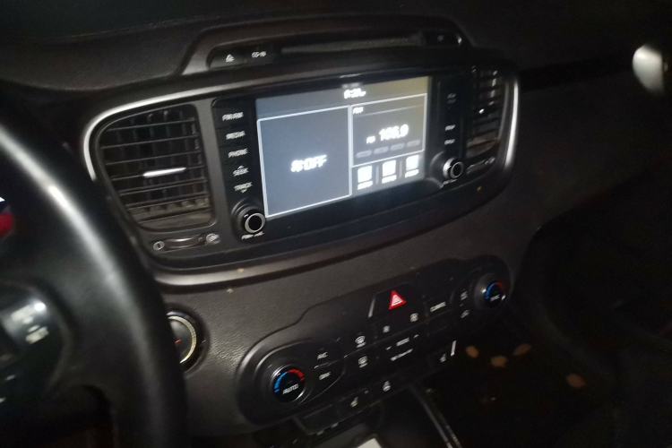 Used Kia Sorento 2015 Sorento L 2.2T Diesel 4WD Elite Edition 7 Seats China IV Standard Audio And AC Panel