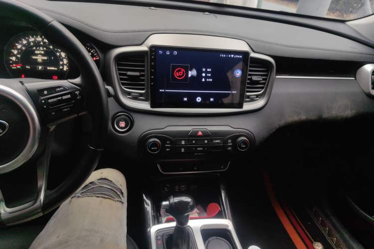 Used Kia Sorento 2015 Sorento L 2.4L Gasoline 4WD Elite Edition 7 Seats China IV Standard Audio And AC Panel