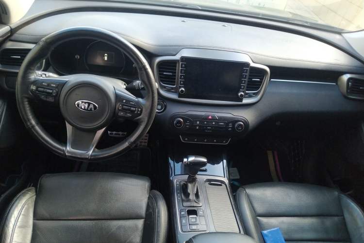 Used Kia Sorento 2015 Sorento L 2.4L Gasoline 4WD Prestige Edition 5 Seats China IV Standard Center Console