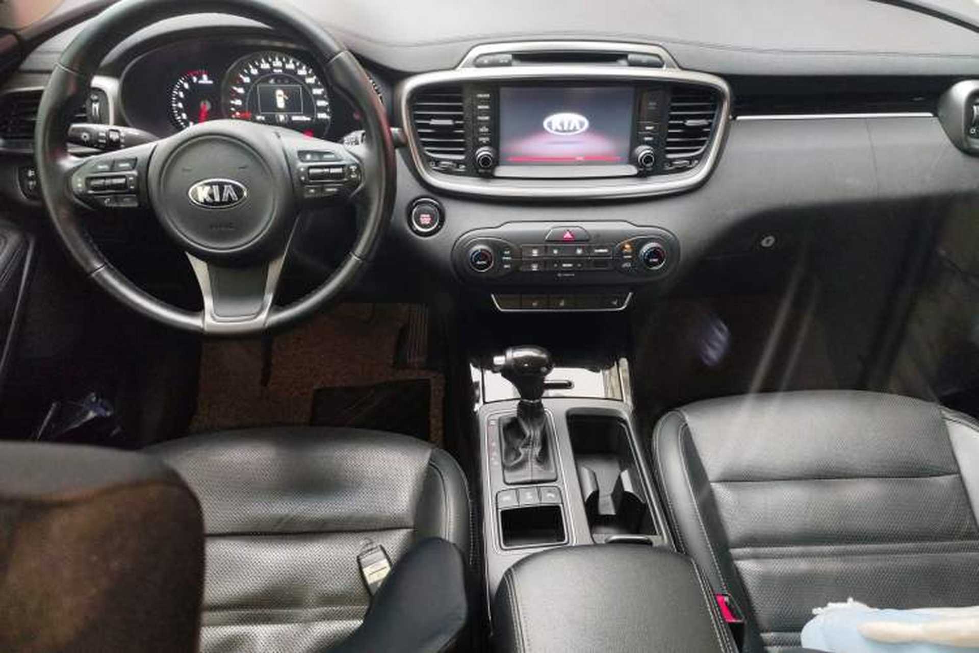 Used Kia Sorento 2015 Sorento L 2.0T Gasoline 4WD Elite Edition 5 Seats China IV Standard Center Console