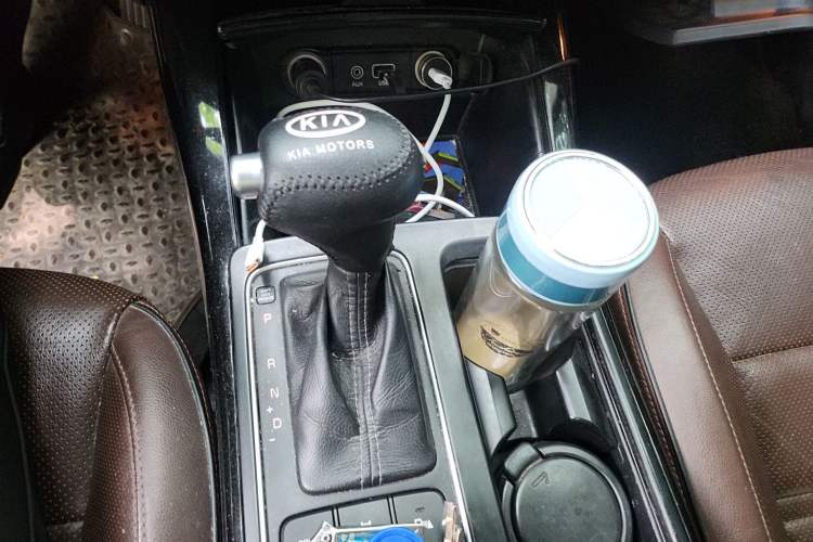 Used Kia Sorento 2015 Sorento L 2.4L Gasoline 4WD Elite Edition 7 Seats China IV Standard Gear Lever