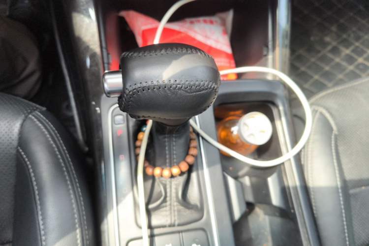 Used Kia Sorento 2015 Sorento L 2.4L Gasoline 4WD Elite Edition 7 Seats China IV Standard Gear Lever