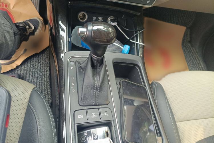 Used Kia Sorento 2015 Sorento L 2.4L Gasoline 4WD Elite Edition 5 Seats China IV Standard Gear Lever