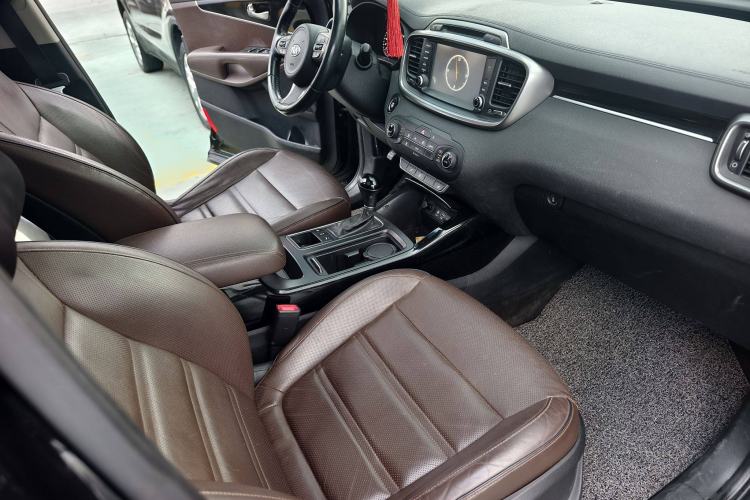 Used Kia Sorento 2015 Sorento L 2.4L Gasoline 4WD Elite Edition 5 Seats China V Emission Standard Interior 2