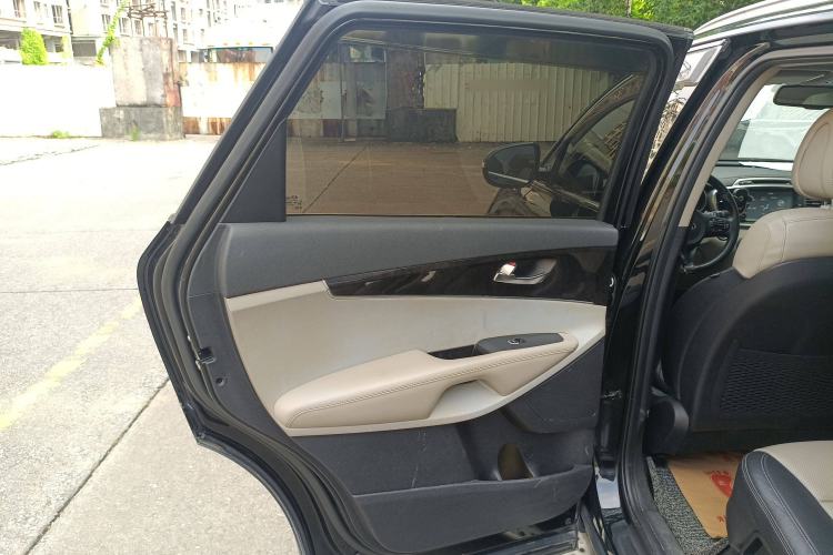Used Kia Sorento 2015 Sorento L 2.4L Gasoline 4WD Elite Edition 5 Seats China IV Standard Interior 8