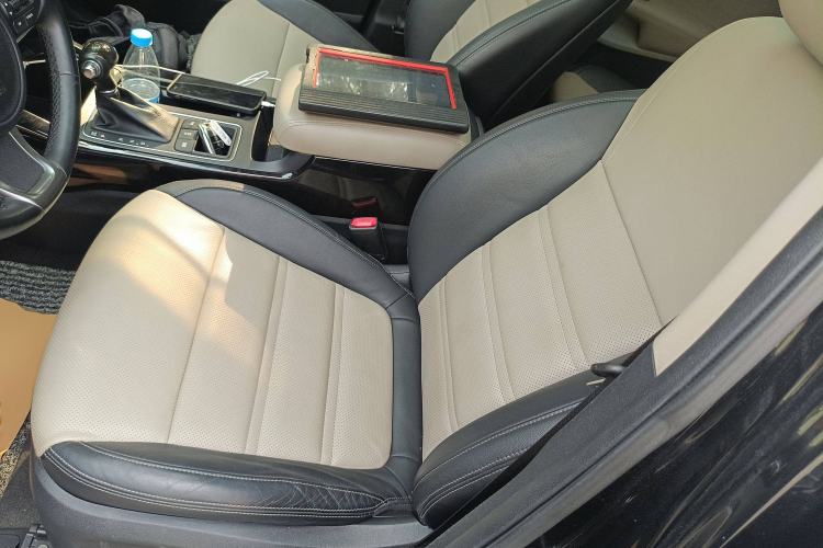 Used Kia Sorento 2015 Sorento L 2.4L Gasoline 4WD Elite Edition 5 Seats China IV Standard Left Front Seat