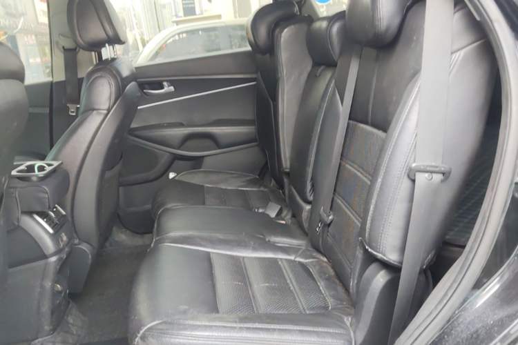 Used Kia Sorento 2015 Sorento L 2.4L Gasoline 4WD Sport Edition 7 Seats China IV Standard Left Rear Seat