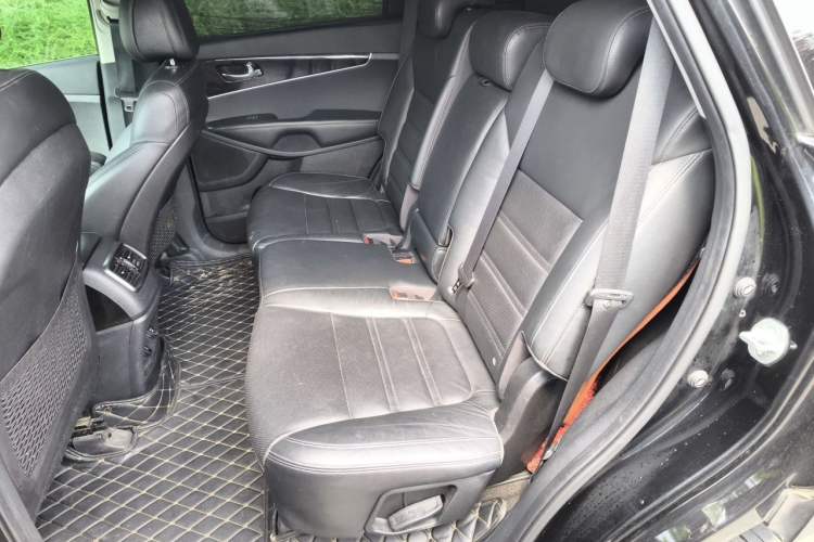 Used Kia Sorento 2015 Sorento L 2.4L Gasoline 4WD Elite Edition 7 Seats China IV Standard Left Rear Seat