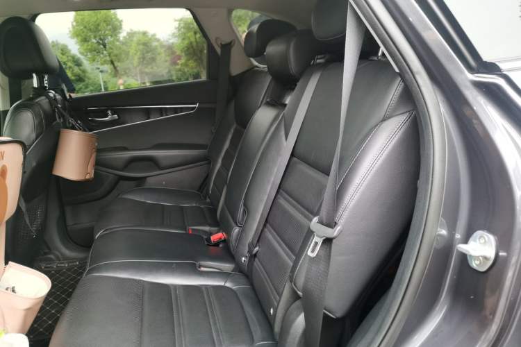 Used Kia Sorento 2015 Sorento L 2.2T Diesel 4WD Elite Edition 7 Seats China IV Standard Left Rear Seat