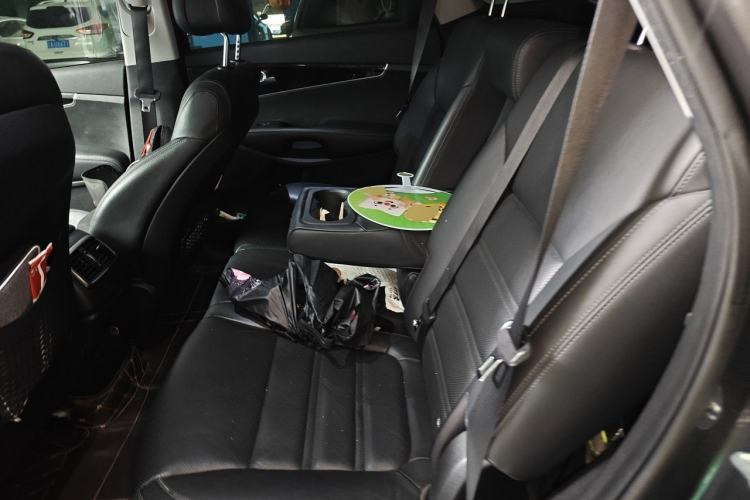 Used Kia Sorento 2015 Sorento L 2.4L Gasoline 4WD Elite Edition 5 Seats China IV Standard Left Rear Seat
