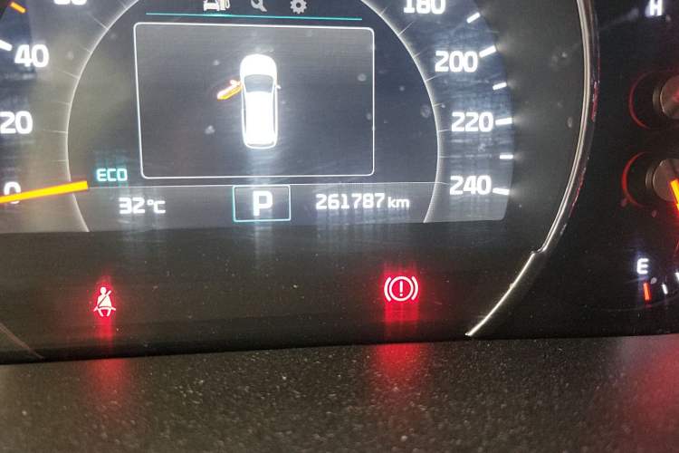 Used Kia Sorento 2015 Sorento L 2.4L Gasoline 4WD Elite Edition 7 Seats China IV Standard Odometer Close Up
