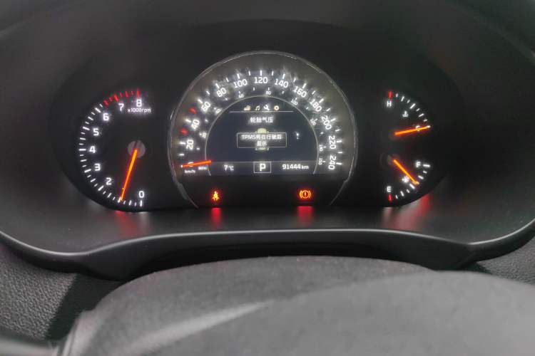 Used Kia Sorento 2015 Sorento L 2.4L Gasoline 4WD Elite Edition 7 Seats China IV Standard Odometer Close Up