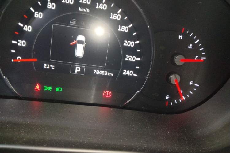 Used Kia Sorento 2015 Sorento L 2.0T Gasoline 4WD Sport Edition 7 Seats China IV Standard Odometer Close Up