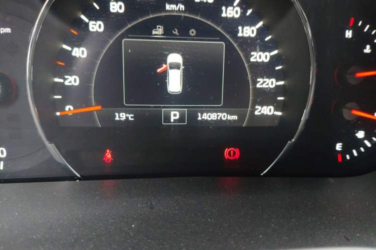 Used Kia Sorento 2015 Sorento L 2.4L Gasoline 4WD Elite Edition 7 Seats China IV Standard Odometer Close Up