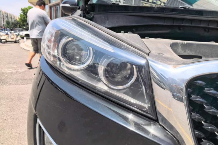 Used Kia Sorento 2015 Sorento L 2.4L Gasoline 4WD Sport Edition 5 Seats China IV Standard Right Front Headlight