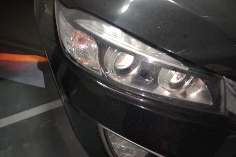 Used Kia Sorento 2015 Sorento L 2.4L Gasoline 4WD Elite Edition 7 Seats China IV Standard Right Front Headlight