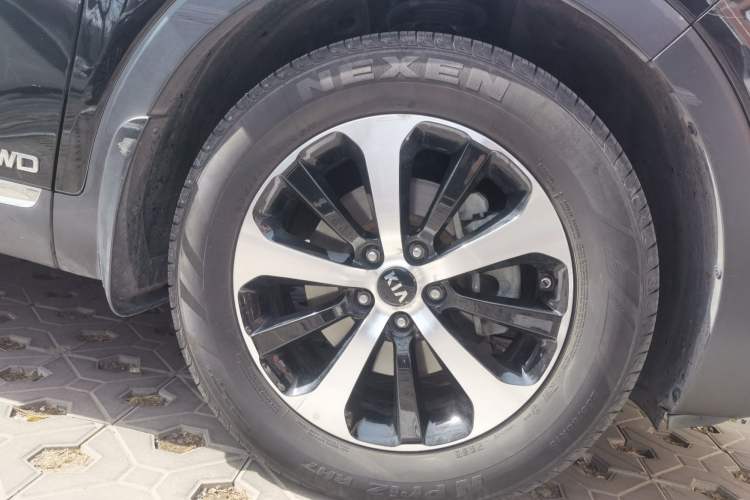 Used Kia Sorento 2015 Sorento L 2.0T Gasoline 4WD Elite Edition 7 Seats China V Emission Standard Right Front Wheel Hub