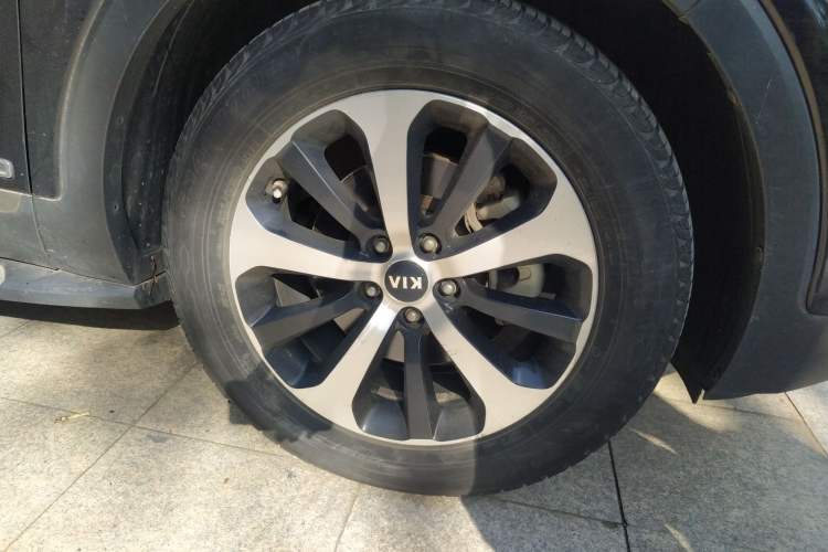 Used Kia Sorento 2015 Sorento L 2.4L Gasoline 4WD Prestige Edition 5 Seats China IV Standard Right Front Wheel Hub