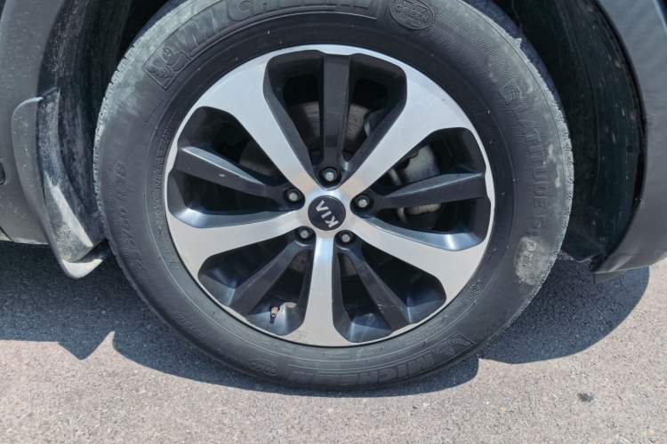 Used Kia Sorento 2015 Sorento L 2.4L Gasoline 4WD Sport Edition 5 Seats China IV Standard Right Front Wheel Hub