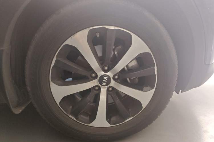 Used Kia Sorento 2015 Sorento L 2.4L Gasoline 4WD Elite Edition 5 Seats China IV Standard Right Front Wheel Hub