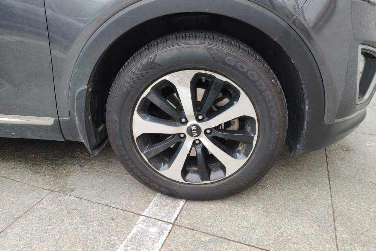 Used Kia Sorento 2015 Sorento L 2.4L Gasoline 4WD Elite Edition 7 Seats China IV Standard Right Front Wheel Hub