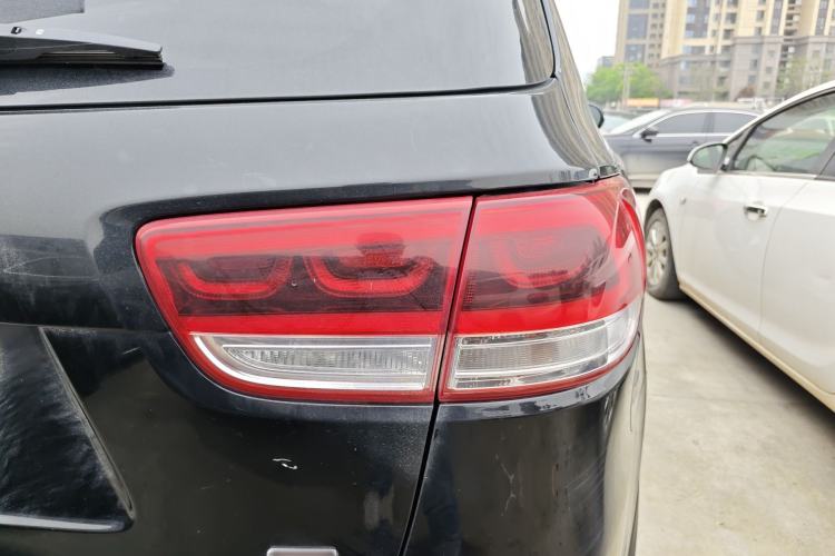 Used Kia Sorento 2015 Sorento L 2.4L Gasoline 4WD Elite Edition 5 Seats China IV Standard Right Rear Taillight
