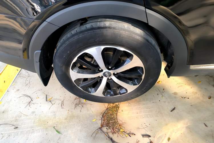 Used Kia Sorento 2015 Sorento L 2.2T Diesel 4WD Elite Edition 7 Seats China IV Standard Right Rear Wheel Hub