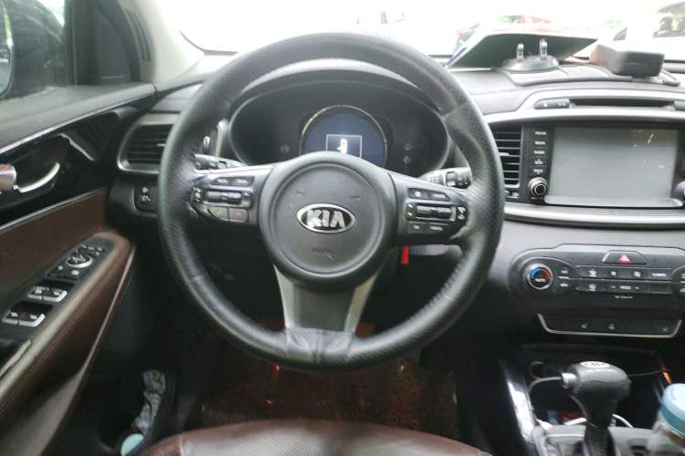 Used Kia Sorento 2015 Sorento L 2.4L Gasoline 4WD Elite Edition 7 Seats China IV Standard Steering Wheel