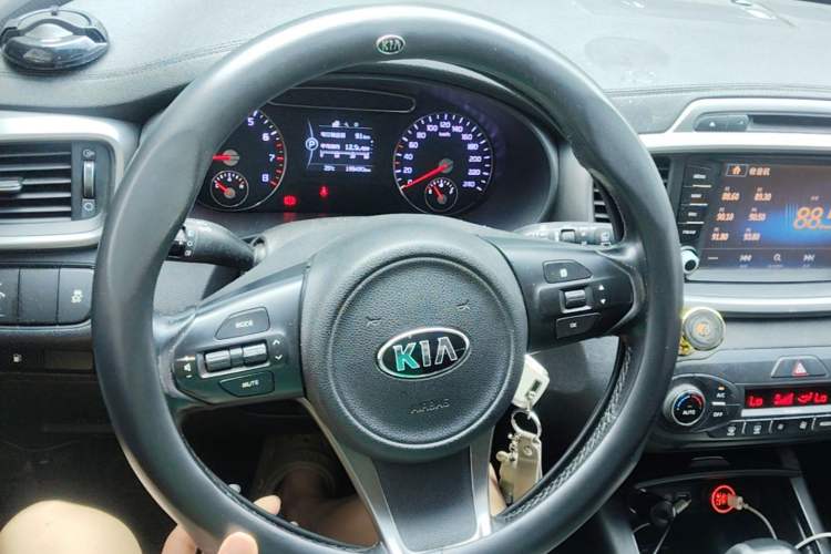 Used Kia Sorento 2015 Sorento L 2.4L Gasoline 4WD Sport Edition 7 Seats China IV Standard Steering Wheel
