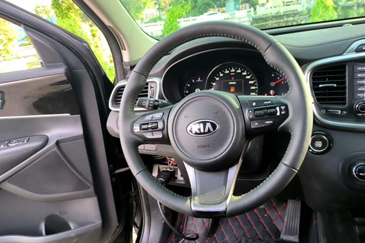 Used Kia Sorento 2015 Sorento L 2.2T Diesel 4WD Elite Edition 7 Seats China IV Standard Steering Wheel