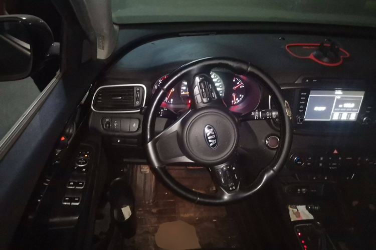 Used Kia Sorento 2015 Sorento L 2.2T Diesel 4WD Elite Edition 7 Seats China IV Standard Steering Wheel