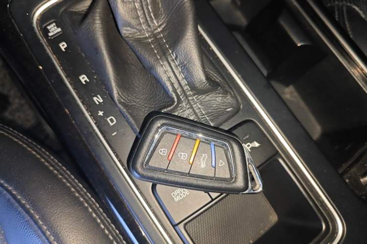 Used Kia Sorento 2015 Sorento L 2.4L Gasoline 4WD Elite Edition 5 Seats China V Emission Standard Vehicle Key